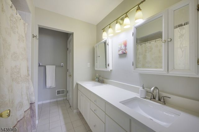 7 Newell St, Hillsborough Twp., NJ 08844