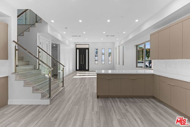 6723 Sunnyslope Avenue, Van Nuys, CA 91401