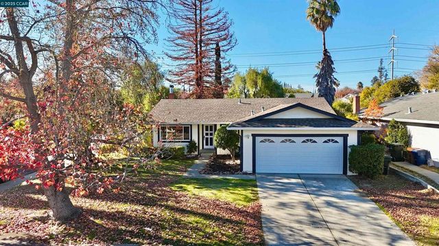 372 Glacier Dr, Martinez, CA 94553