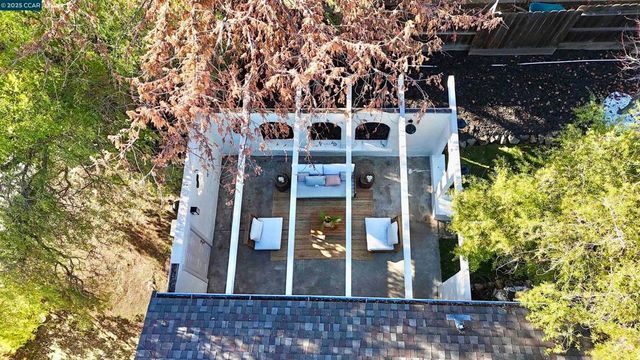 372 Glacier Dr, Martinez, CA 94553
