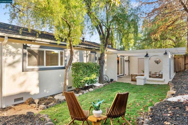 372 Glacier Dr, Martinez, CA 94553