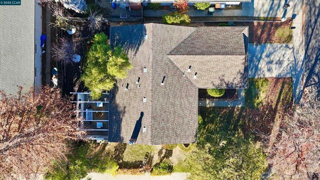372 Glacier Dr, Martinez, CA 94553