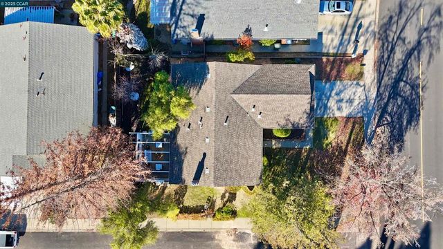 372 Glacier Dr, Martinez, CA 94553