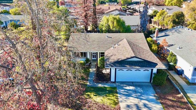 372 Glacier Dr, Martinez, CA 94553