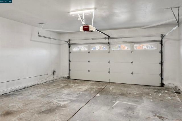 372 Glacier Dr, Martinez, CA 94553