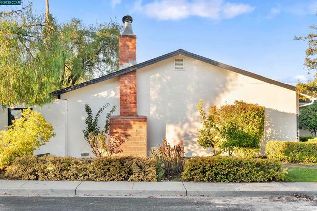 372 Glacier Dr, Martinez, CA 94553