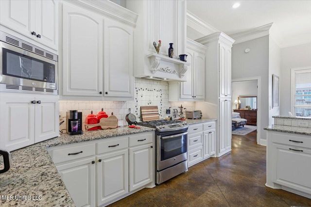 204 Village Place, Pearl, MS 39208