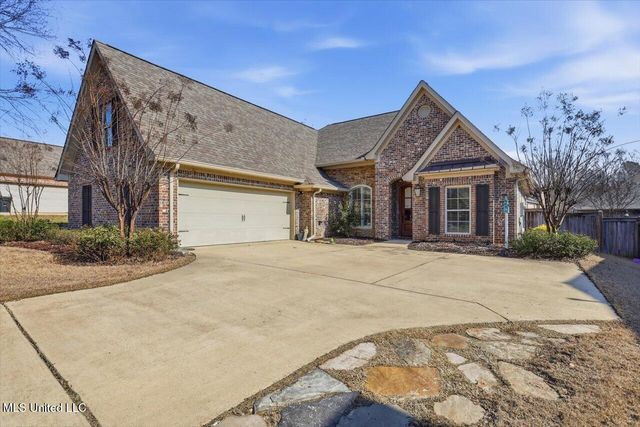 204 Village Place, Pearl, MS 39208