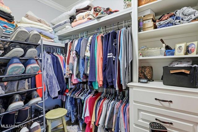 204 Village Place, Pearl, MS 39208