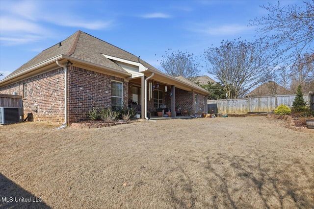 204 Village Place, Pearl, MS 39208