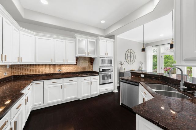 1537 W Rue James Place 1537, Palatine, IL 60067