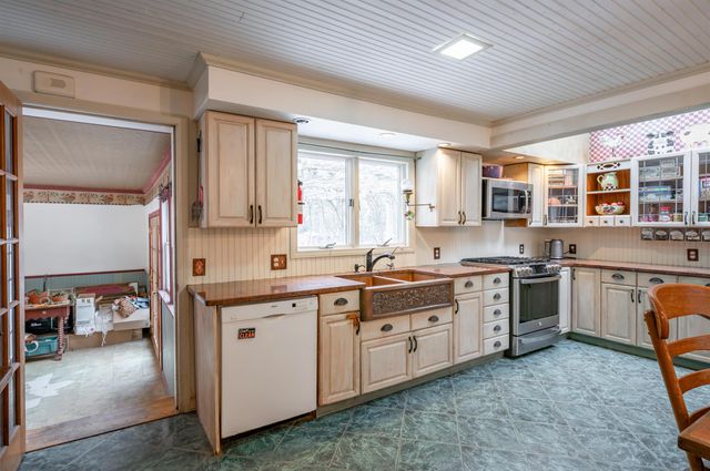 133 Raymond Road, Deerfield, NH 03037