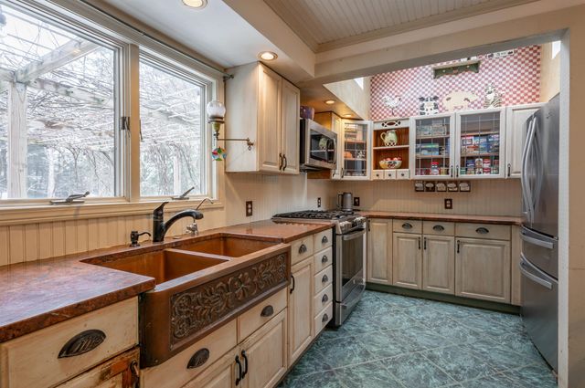 133 Raymond Road, Deerfield, NH 03037