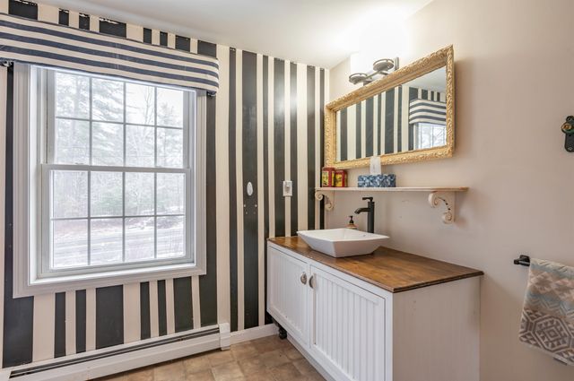 133 Raymond Road, Deerfield, NH 03037