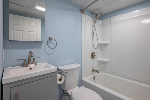 133 Raymond Road, Deerfield, NH 03037