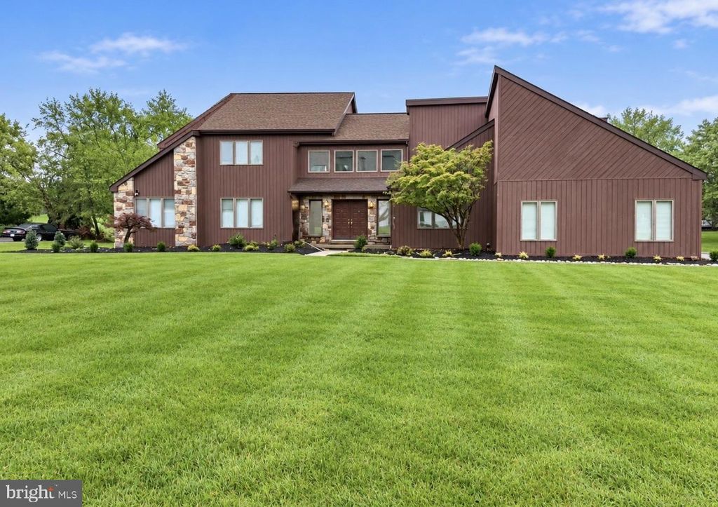 71 HIDDEN COVE DR, SOUTHAMPTON, PA 18966 — exterior