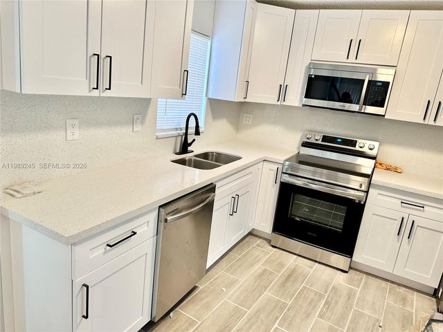 2600 NE 8th Ave, Pompano Beach, FL 33064