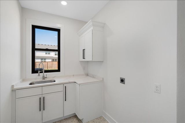 1069 Squirrel Nest Lane, Lexington, KY 40509