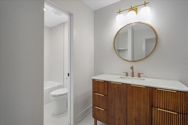 1069 Squirrel Nest Lane, Lexington, KY 40509