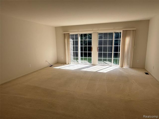 9066 Newport Way 11, Livonia, MI 48150