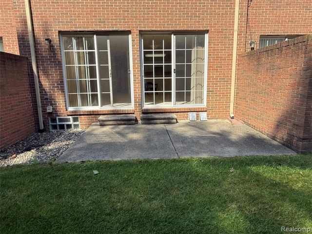 9066 Newport Way 11, Livonia, MI 48150