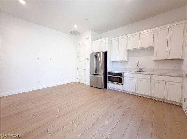 8239 Gusty Brook Street, Las Vegas, NV 89113
