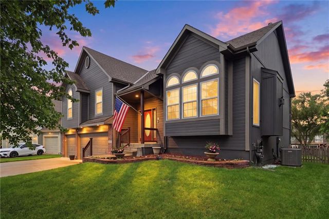 2353 SW Switchback Court, Lee's Summit, MO 64082