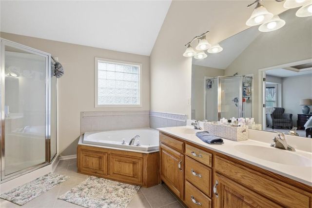 2353 SW Switchback Court, Lee's Summit, MO 64082