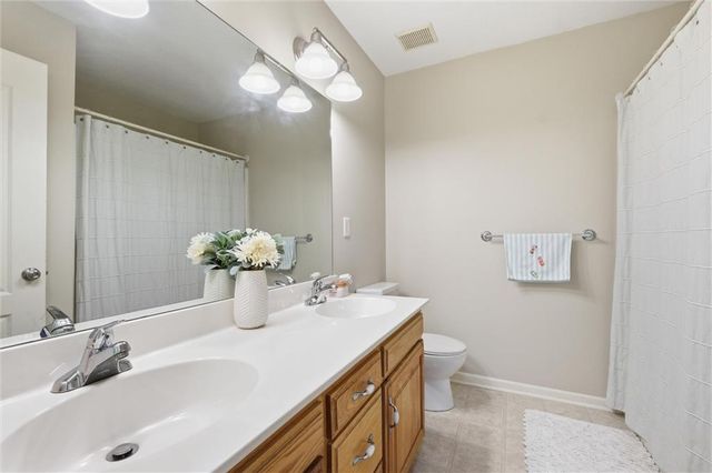 2353 SW Switchback Court, Lee's Summit, MO 64082