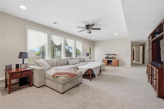 2353 SW Switchback Court, Lee's Summit, MO 64082