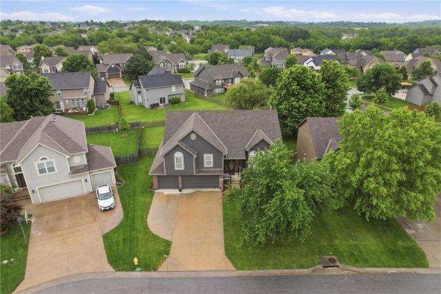 2353 SW Switchback Court, Lee's Summit, MO 64082