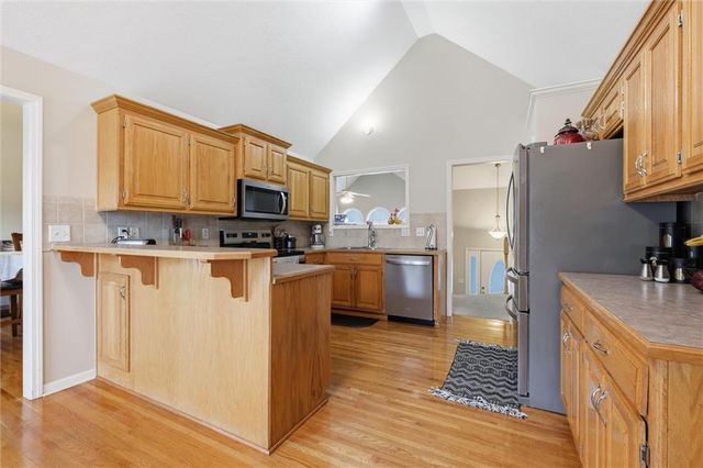 2353 SW Switchback Court, Lee's Summit, MO 64082