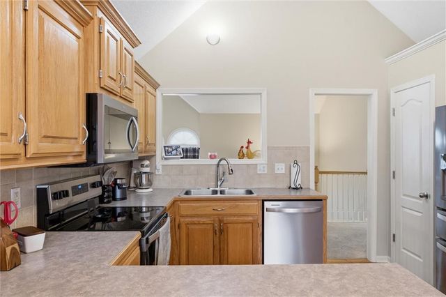 2353 SW Switchback Court, Lee's Summit, MO 64082