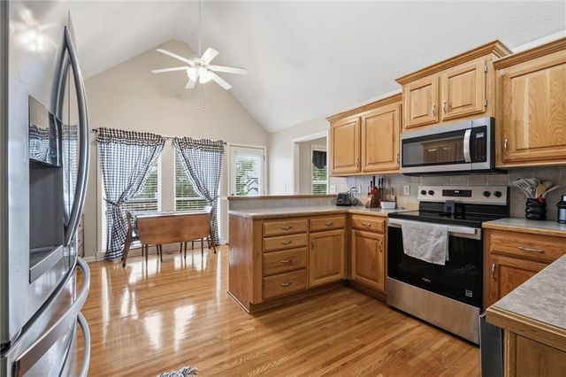 2353 SW Switchback Court, Lee's Summit, MO 64082