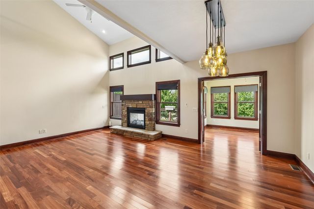 15607 Monroe Court, Urbandale, IA 50323