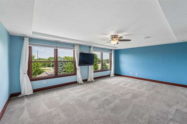 15607 Monroe Court, Urbandale, IA 50323