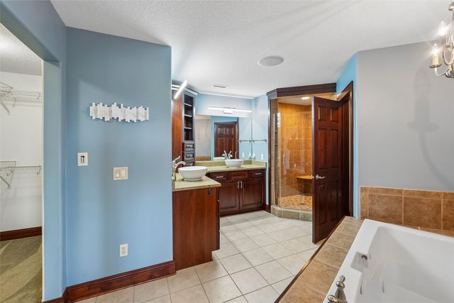 15607 Monroe Court, Urbandale, IA 50323