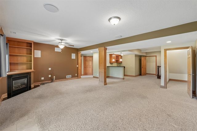 15607 Monroe Court, Urbandale, IA 50323
