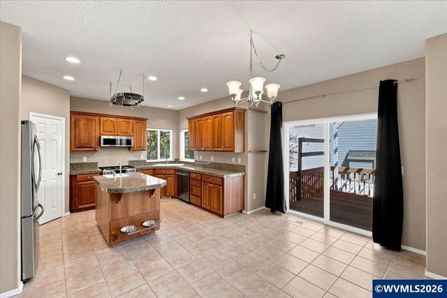 928 Feather Sky St NW, Salem, OR 97304