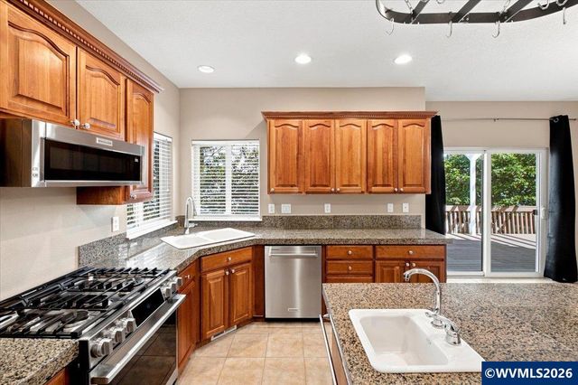 928 Feather Sky St NW, Salem, OR 97304