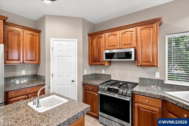 928 Feather Sky St NW, Salem, OR 97304