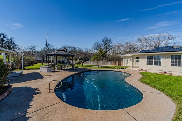 3290 Dry Creek Rd, Ione, CA 95640