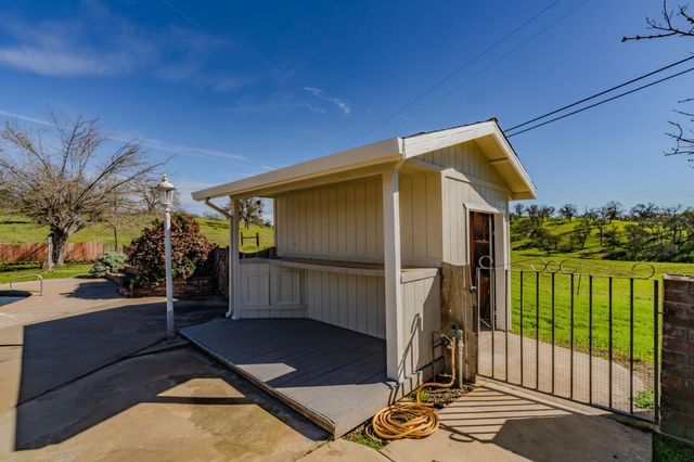 3290 Dry Creek Rd, Ione, CA 95640