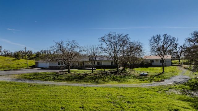 3290 Dry Creek Rd, Ione, CA 95640