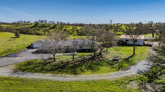 3290 Dry Creek Rd, Ione, CA 95640