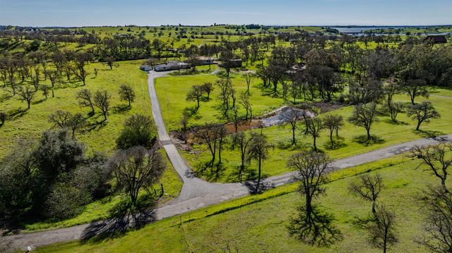 3290 Dry Creek Rd, Ione, CA 95640