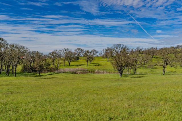 3290 Dry Creek Rd, Ione, CA 95640