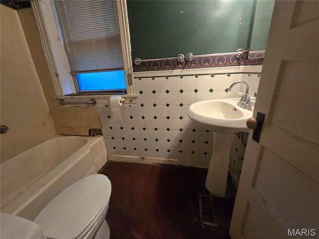 2704 Virginia Avenue, St Louis, MO 63118