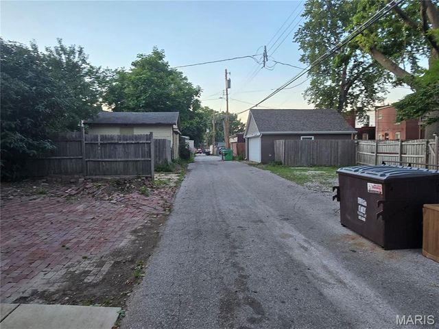 2704 Virginia Avenue, St Louis, MO 63118