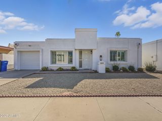 807 E MICHELLE Drive, Phoenix, AZ 85022